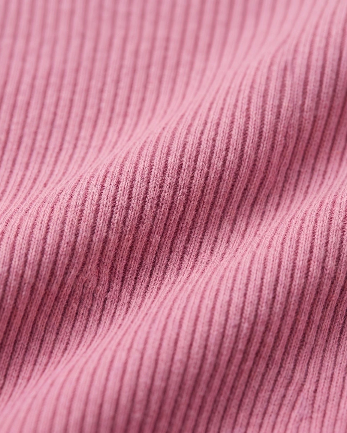 appaman-girls-kids-zip-hoodie-argyle-pink-burgundy-detail-03 — fabric detail