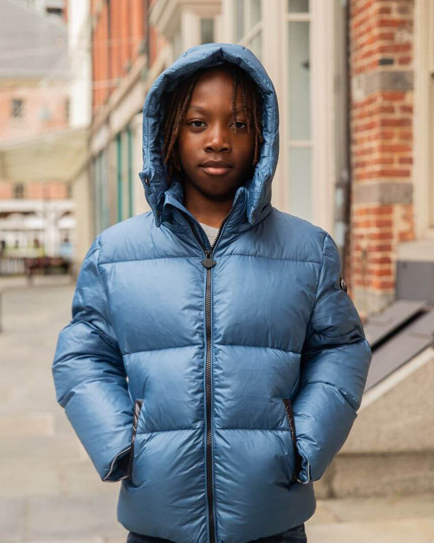 Chic light blue puffer coat for kids—stylish comfort for school days and snowy slopes! Durable and warm kids clothes.