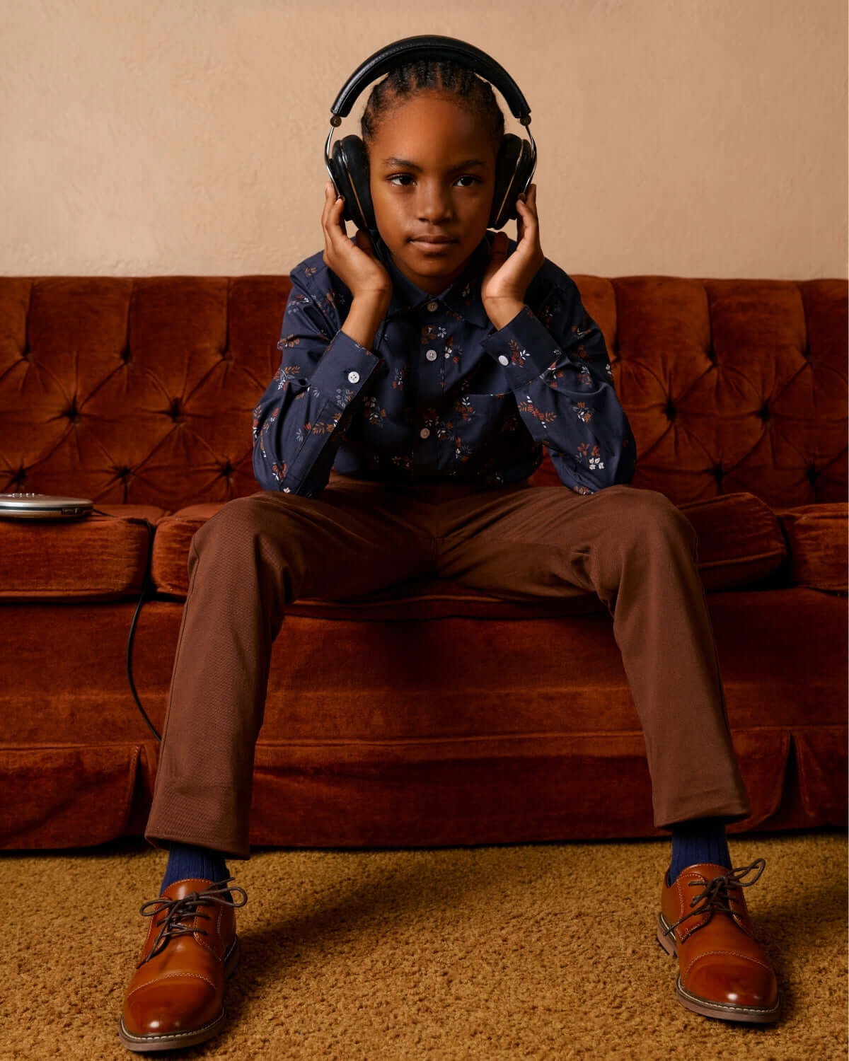 Stylishly chill in the Midnight Floral button-down, rocking headphones and ready for fun! Perfect kids clothes for every adventure.