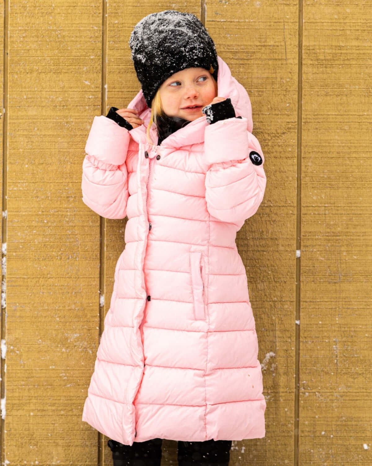 Chill-proof cutie in a pink Lovi Long Puffer, ready for snowy adventures! Stylish warmth for little trendsetters.