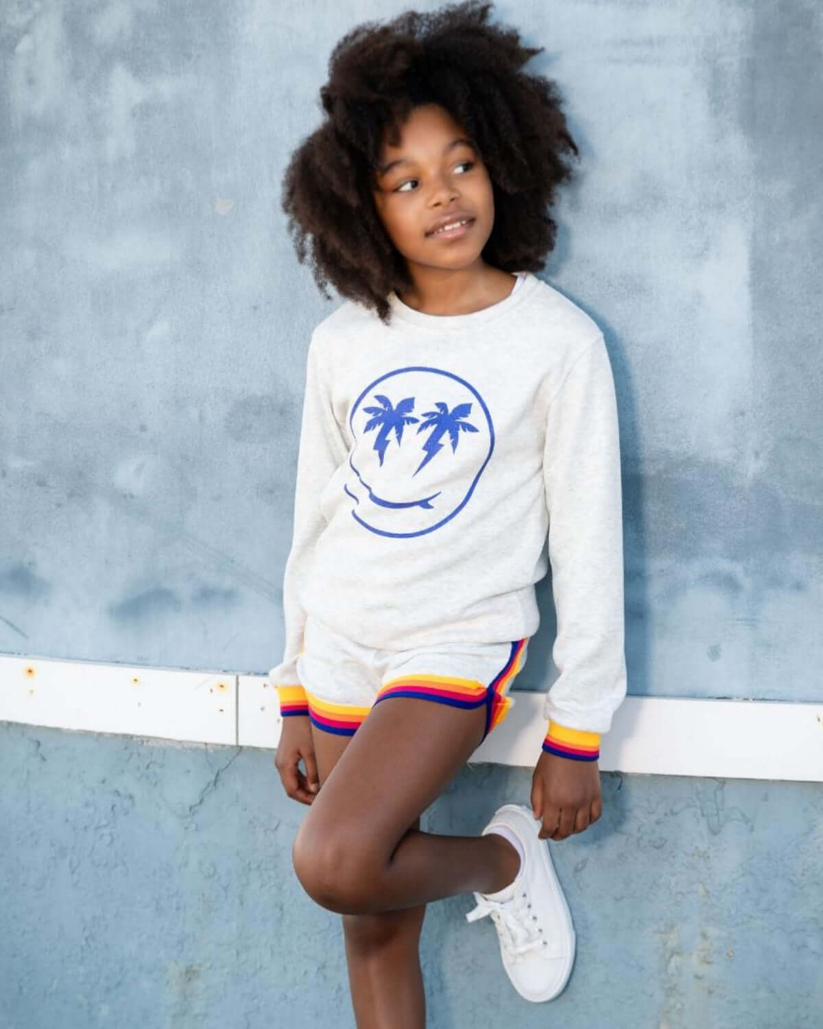 Bright and playful kids sweatshirt with palm tree smiley, perfect for stylish beach days and cozy nights.