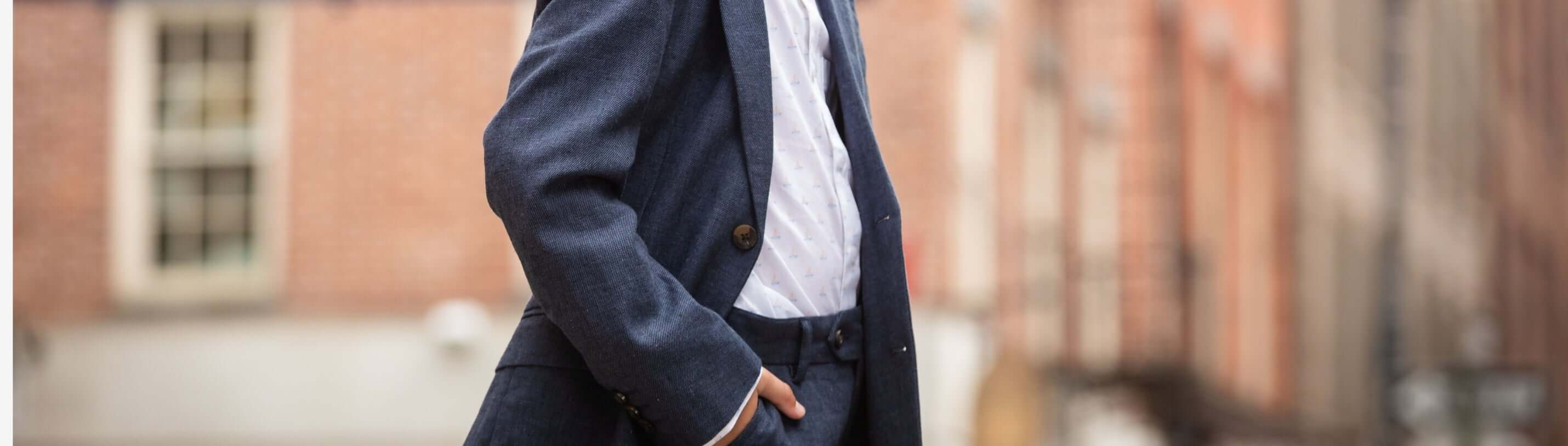 Trendy navy suit in a stylish urban setting; perfect for modern kids' occasions. Discover how to dress kids up confidently!