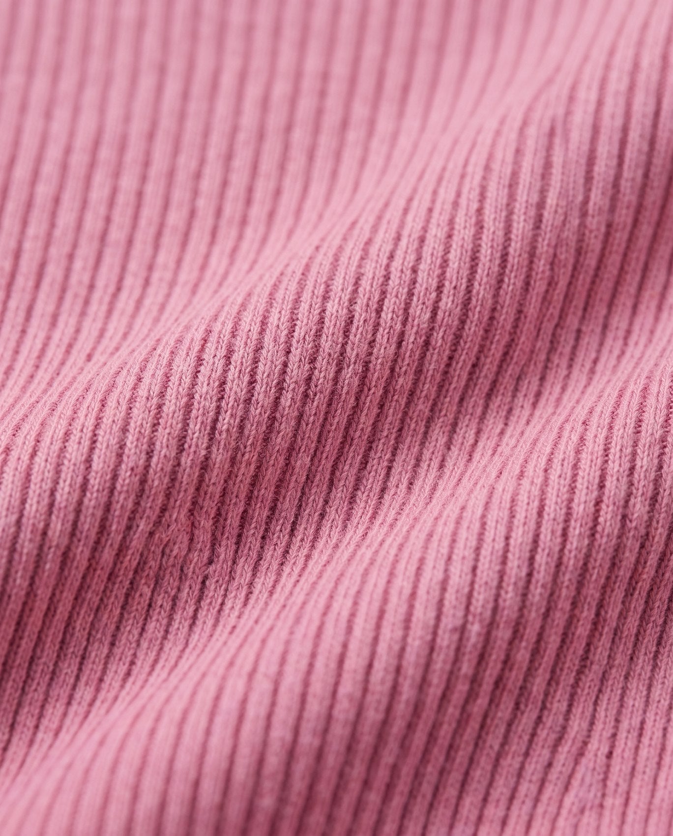 appaman-girls-kids-zip-hoodie-argyle-pink-burgundy-detail-03 — fabric detail